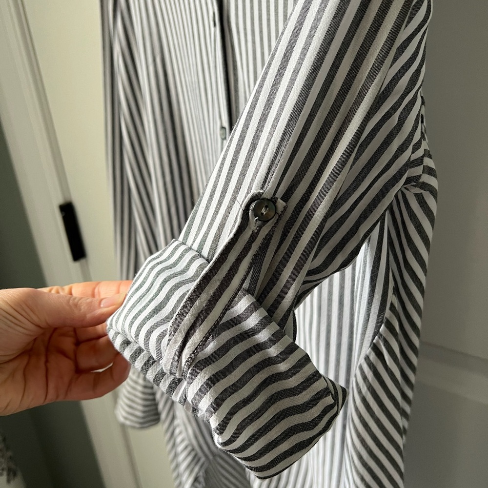 MAX STUDIO button down high low shirt - NWOT - medium - Picture 4 of 5